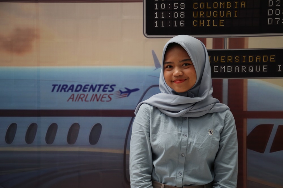 Aramita Satoto com o professor Estélio Henrique Martin Dantas, coordenador do Masterfitts, e a aluna de doutorado Karollyni Andrade Dantas, do PSA/Unit - Foto: Asscom Unit
