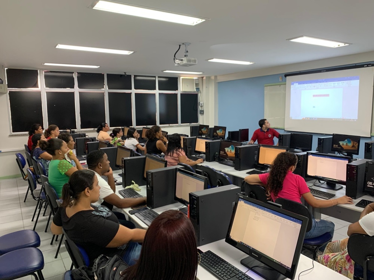 Curso de informática básica da Estácio, em parceria com a SEMTRAB - Foto: Estácio Sergipe 