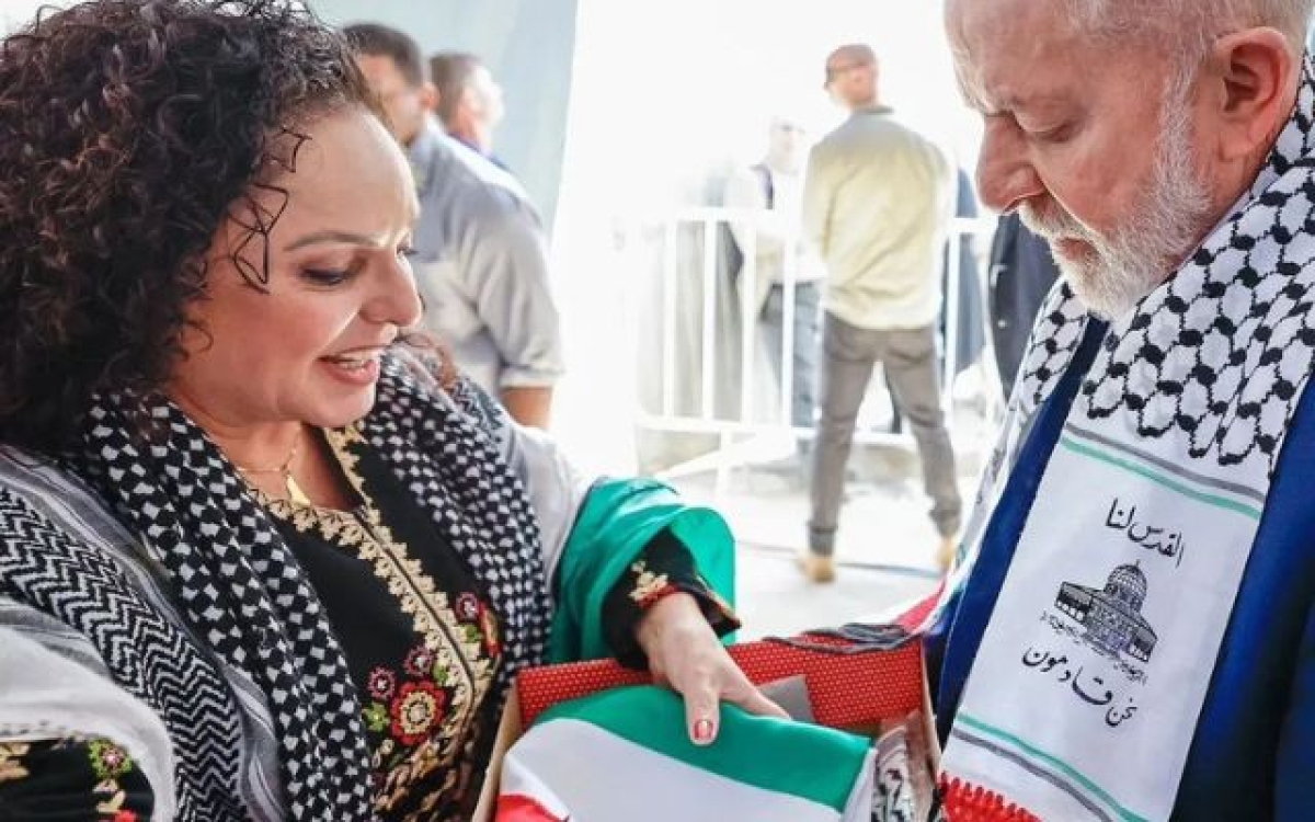 Lula usa lenço contra Israel - Foto: Instagram @comitepalestinasc
