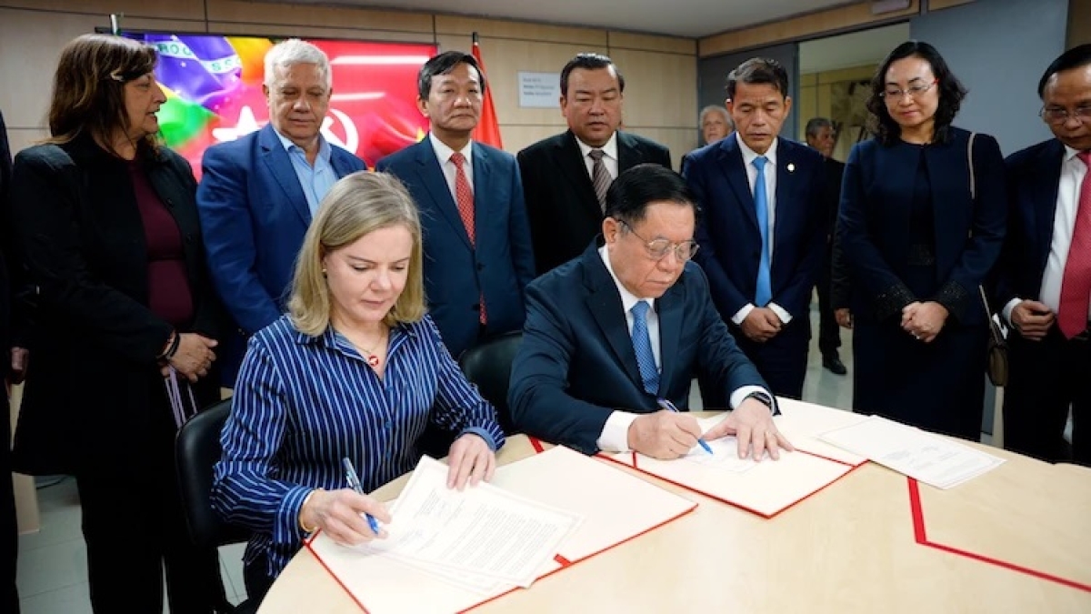 Gleisi Hoffmann e Nguyen Trong Nghia - Foto: Pablo Leroy/PT
