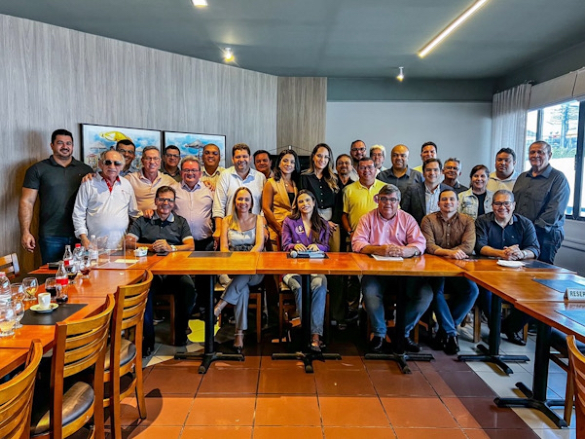 Candidata a prefeita de Aracaju e deputada federal licenciada, Yandra 44, se reuniu com o Fórum Empresarial de Sergipe - Foto: Yandra 44
