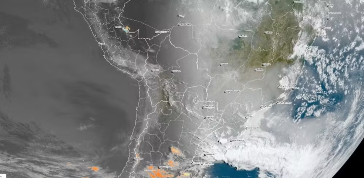 Imagem mostra fumaça no país �?? Foto: Reprodução/Inpe