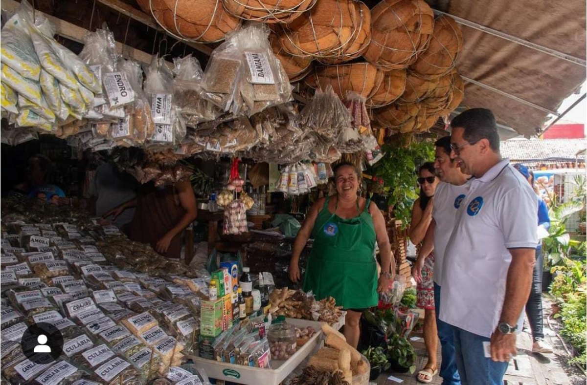 Luiz Roberto e Fabiano realizam visita ao mercado e promovem caminhada no bairro América - Imagem: Assessoria de Campanha