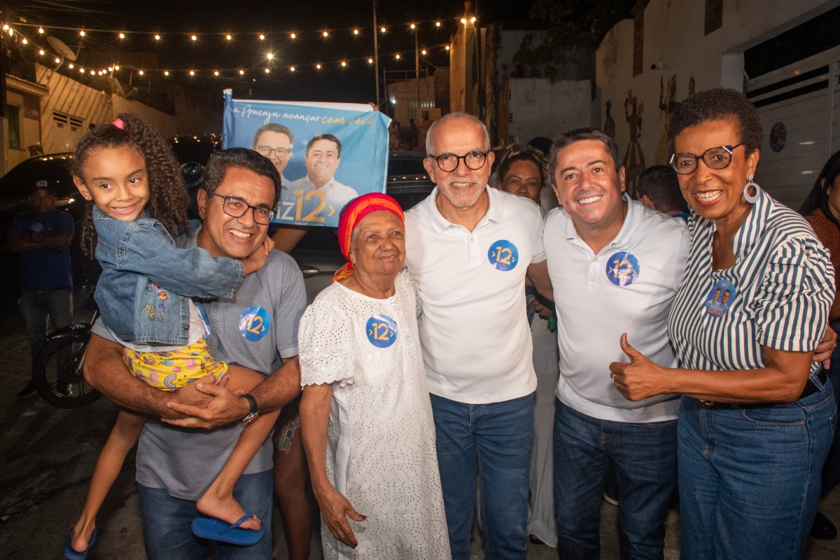 Luiz Roberto e Fabiano realizam visita ao mercado e promovem caminhada no bairro América - Imagem: Assessoria de Campanha