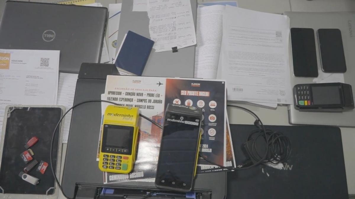 Homem é preso por vender falsos pacotes de viagem, com prejuízo de R$ 100 mil - Foto: Polícia Cívil/Reprodução
