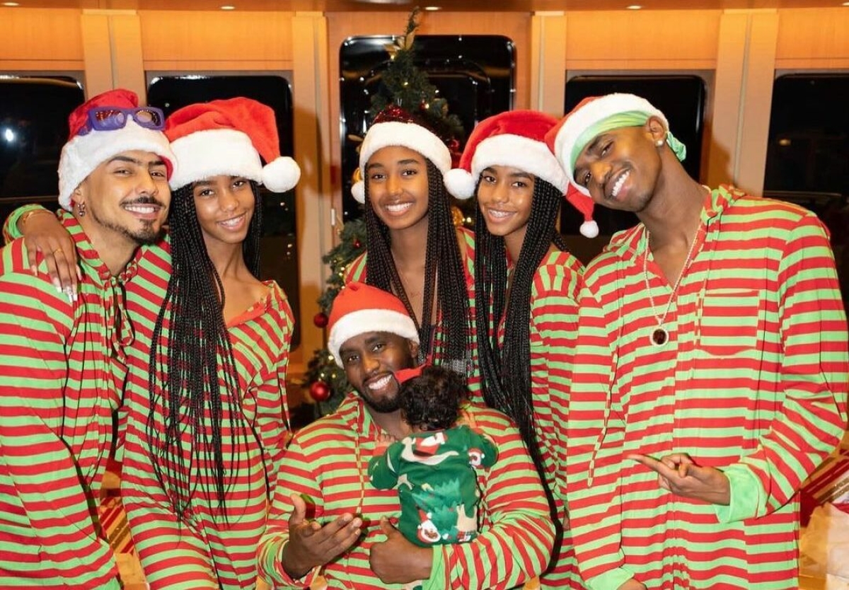 Família Combs - Foto: Reprodução/Instagram/https://www.instagram.com/p/CmpOyVpoDXm/?img_index=1
