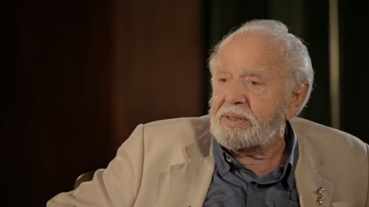 "Conversa com Bial" recebeu Emiliano Queiroz e celebrou os 70 anos de carreira do ator - Foto: Globo / Divulgação