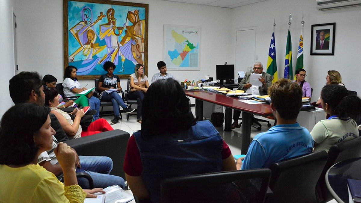 Secretrio se rene com representantes de escolas da DRE 3 (Foto: Maria Odlia/Seed/SE)