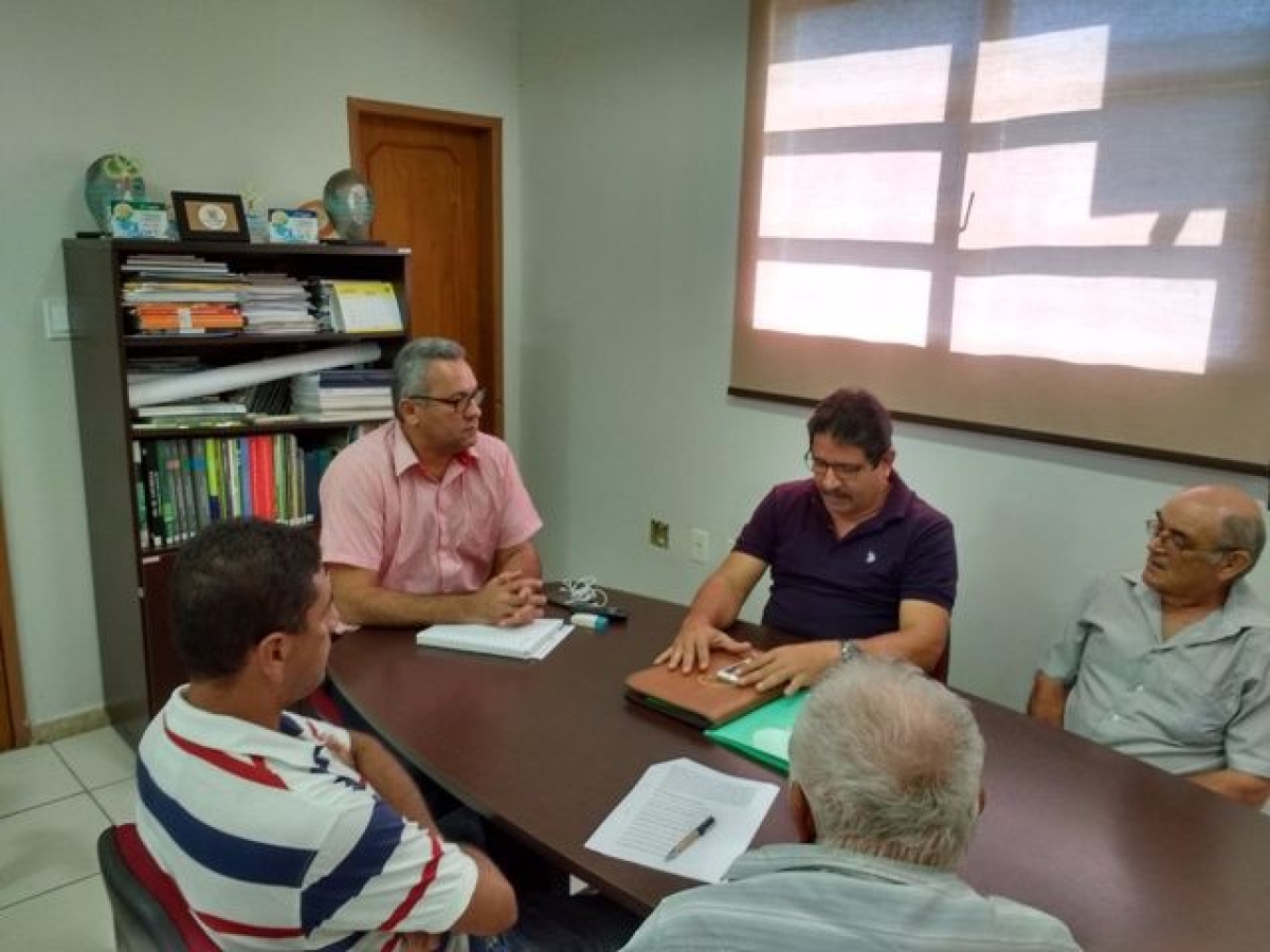 Secretrio da Semarh discute alternativas para o fortalecimento da agricultura orgnica (Foto: Semarh/SE)