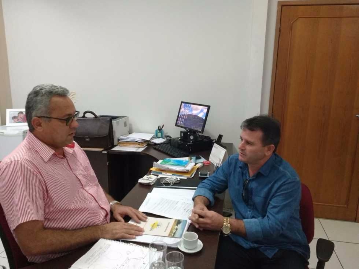 Olivier Chagas discute ampliao do Programa gua Doce para o municpio de Simo Dias (Foto: Semarh/SE)