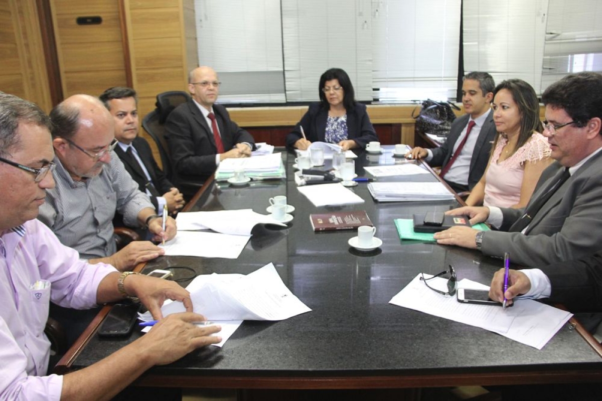 Gestores estiveram reunidos com a conselheira Ang�lica Guimar�es (Imagem: Cleverton Ribeiro/TCE/SE)