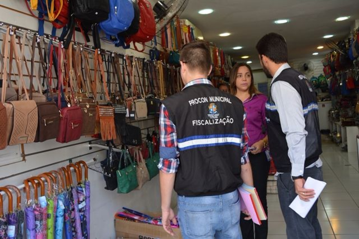 ITPS fiscaliza produtos no Centro Comercial de Aracaju (Imagem: Assessoria ITPS)