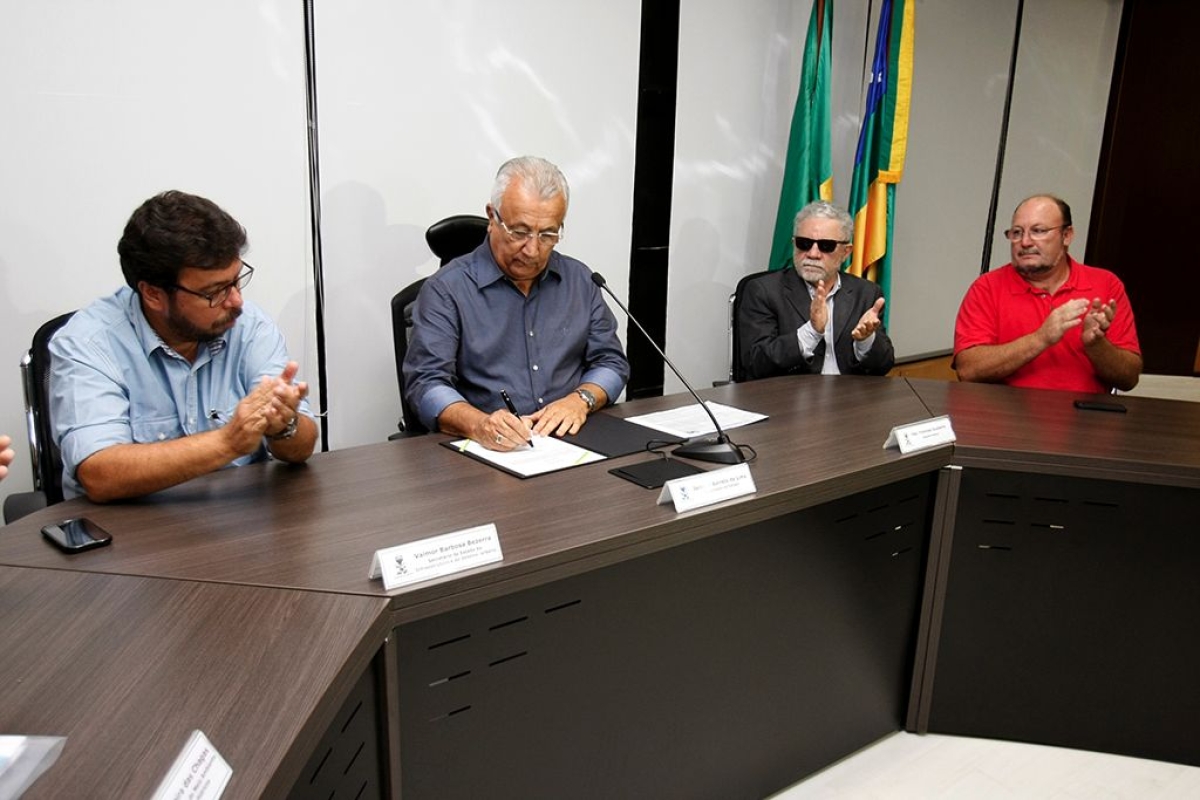 Governador assinou ordem de servi�o para realiza��o das obras de reconstru��o da antiga ponte de Pedra Branca, entre os munic�pios de Laranjeiras e Maruim, e a recomposi��o do trecho original adutora do S�o Francisco (Imagem: Victor Ribeiro/ASN)