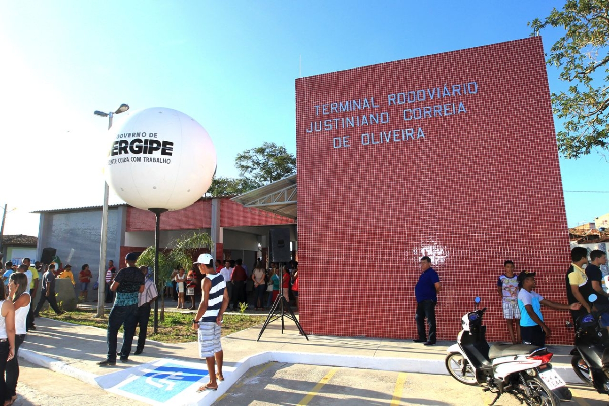 O terminal possui 228,77 m e dispe de uma ampla rea de circulao, seis bancos de espera em concreto, guich para venda de passagens, lanchonete, salo de beleza, distribuidora, sanitrios e sala de administrao (Imagem: Victor Ribeiro/ASN)
