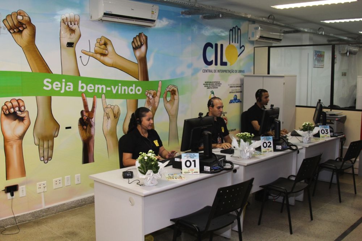 Em Sergipe, o Governo do Estado desenvolve aes de incluso no mercado de trabalho e oferece servios gratuitos prestados por intrpretes na Central de Interpretao de Lngua Brasileira de Sinais (Imagem: Pritty Reis/Seidh/SE)