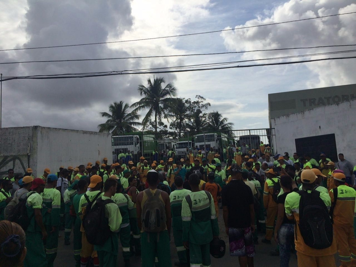 Trabalhadores da limpeza urbana de Aracaju entram em greve neste sbado, 24 (Imagem: Sindelimp/SE)