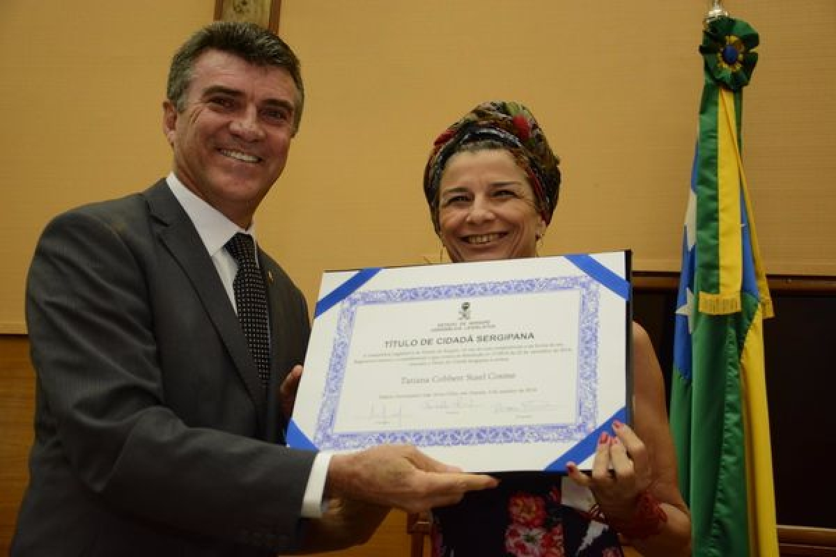 Artista carioca Tatiana Cobbett recebe o T�tulo de Cidad� Sergipana na Alese (Imagem: Jadilson Sim�es/Ag�ncia Alese)
