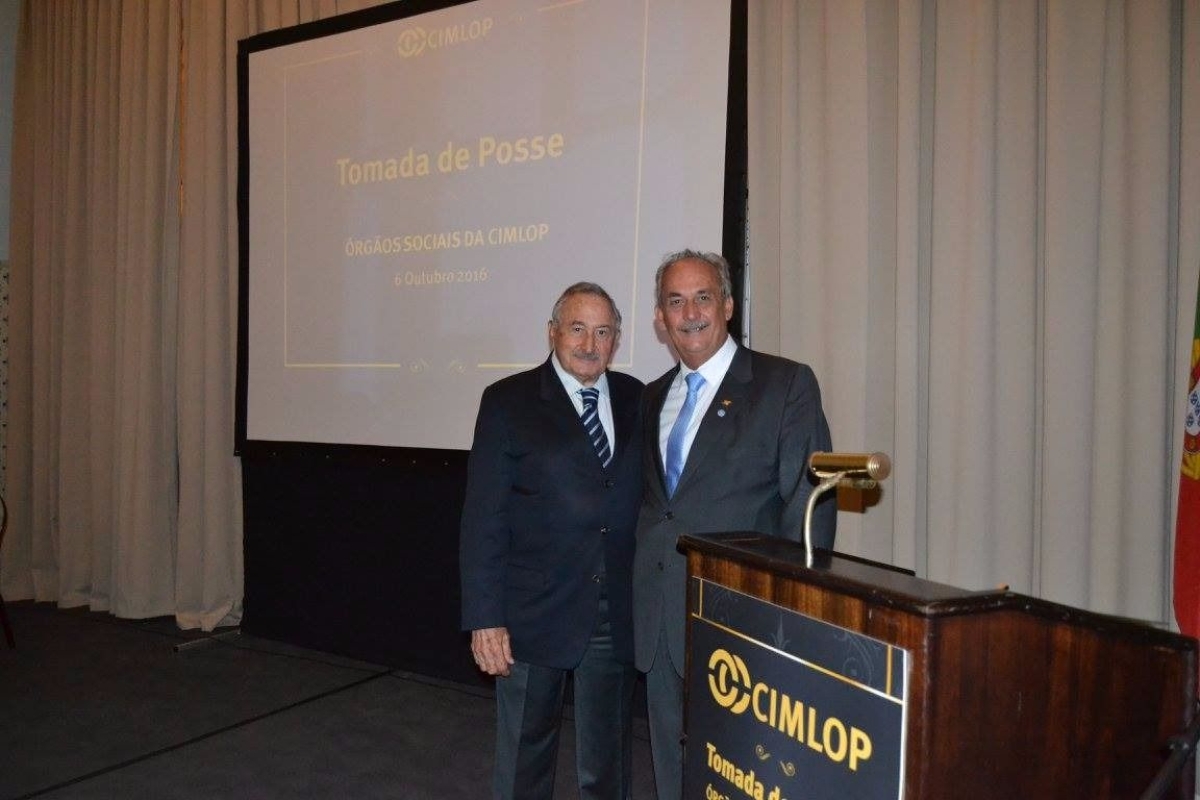 S�rgio Sobral e o presidente da Mesa da Assembleia Geral da CIMLOP, Romeu Chap Chap (Imagem: CIMLOP)