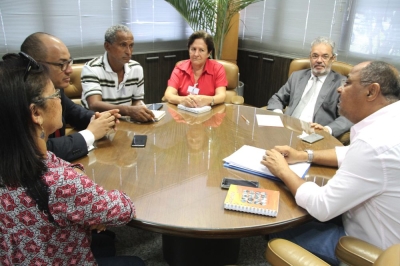 Professores de Aracaju levam ao TCE/Sergipe reclamao sobre salrios e condies de trabalho (Imagem: Cleverton Ribeiro/TCE/SE)