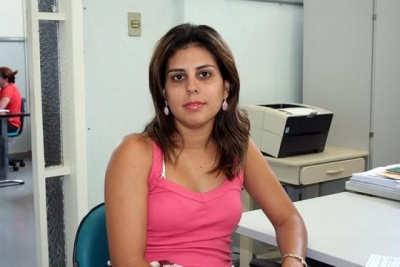Responsvel tcnica do Programa Estadual de Controle de Raiva do Ncleo de Endemias da SES, Monique Santana (Imagem: SES/SE)