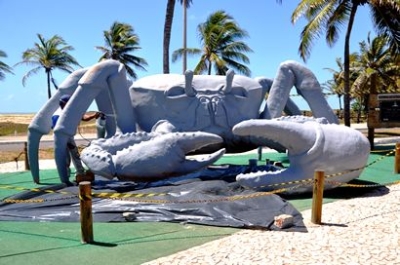Seinfra/Sergipe recupera monumento do Caranguejo Gigante na orla (Imagem: Seinfra/SE)