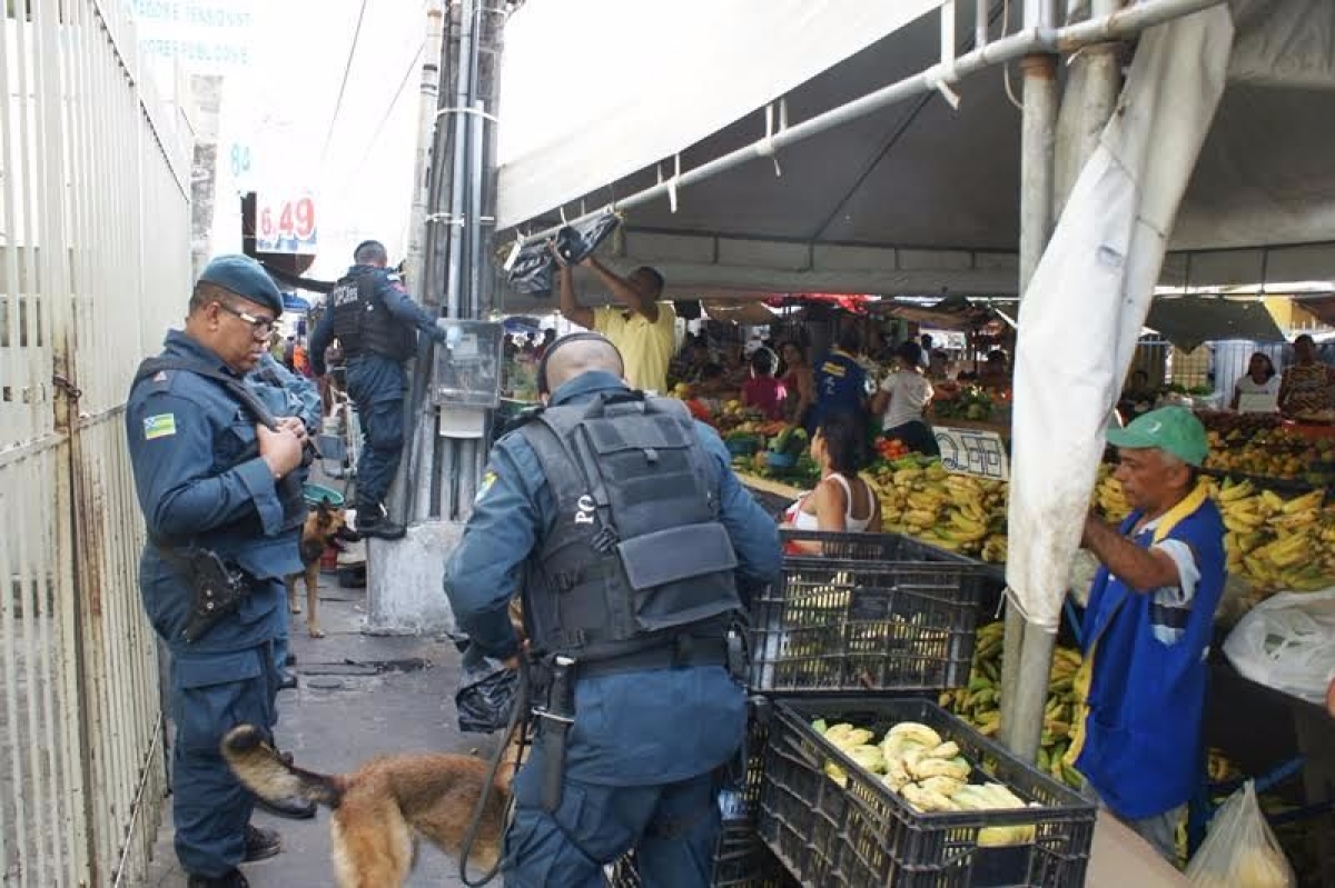 PM/Sergipe desencadeia operao de combate ao trfico em feira livre da Rodoviria Velha (Imagem: PM/SE)