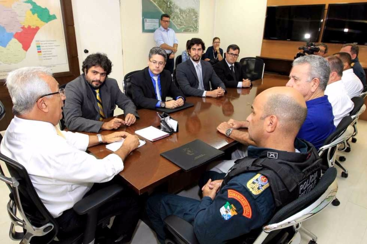 Governador re�ne c�pula da SSP/Sergipe para definir a��es de combate � viol�ncia (Imagem: Andr� Moreira/ASN)