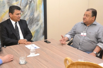 Secret�rio Jair Ara�jo foi recebido pelo conselheiro Ulices Andrade (Imagem: TCE/SE)