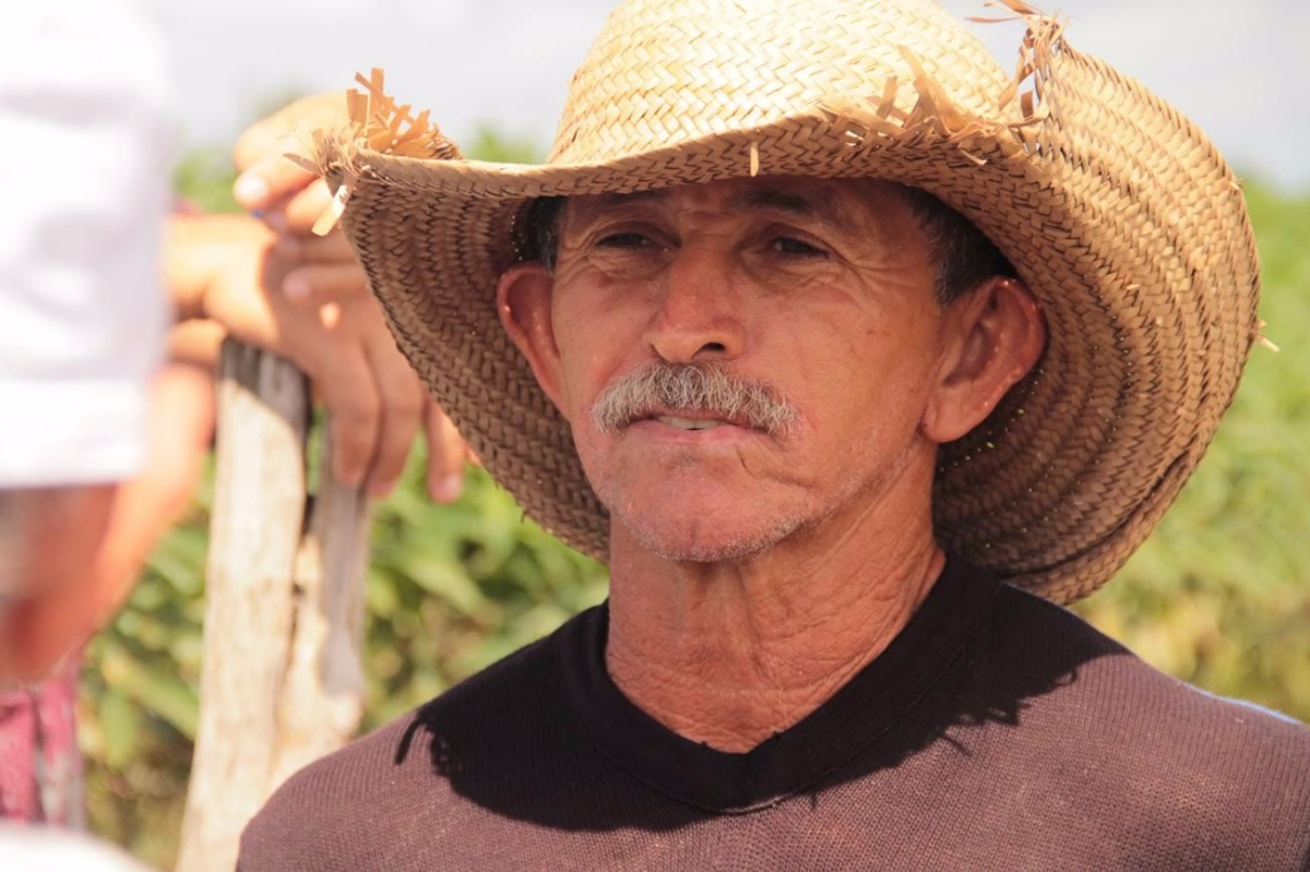 Com a esposa, Delfino comercializa org�nicos na Feira da Agricultura Familiar da Seidh em Aracaju (Imagem: Assessoria Cohidro/SE)