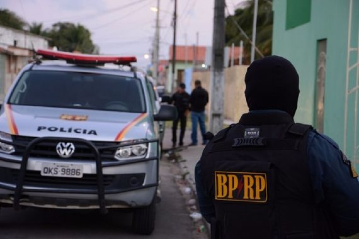 Delegado-geral parabeniza PM por aprovao de projetos de Lei na Alese (Imagem: SSP/SE)