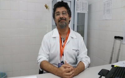 M�dico Alexandre Mans�o explica import�ncia da hidrata��o antes e ap�s a doa��o de sangue (Imagem: SES/SE)