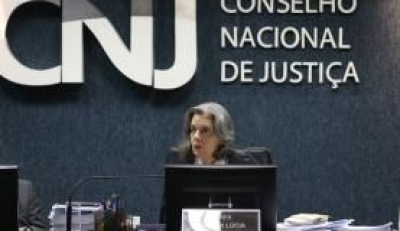 A presidente do Conselho Nacional de Justi�a, C�rmen L�cia, cobra respeito aos ju�zes (Imagem: Elza Fi�za/Ag�ncia Brasil)