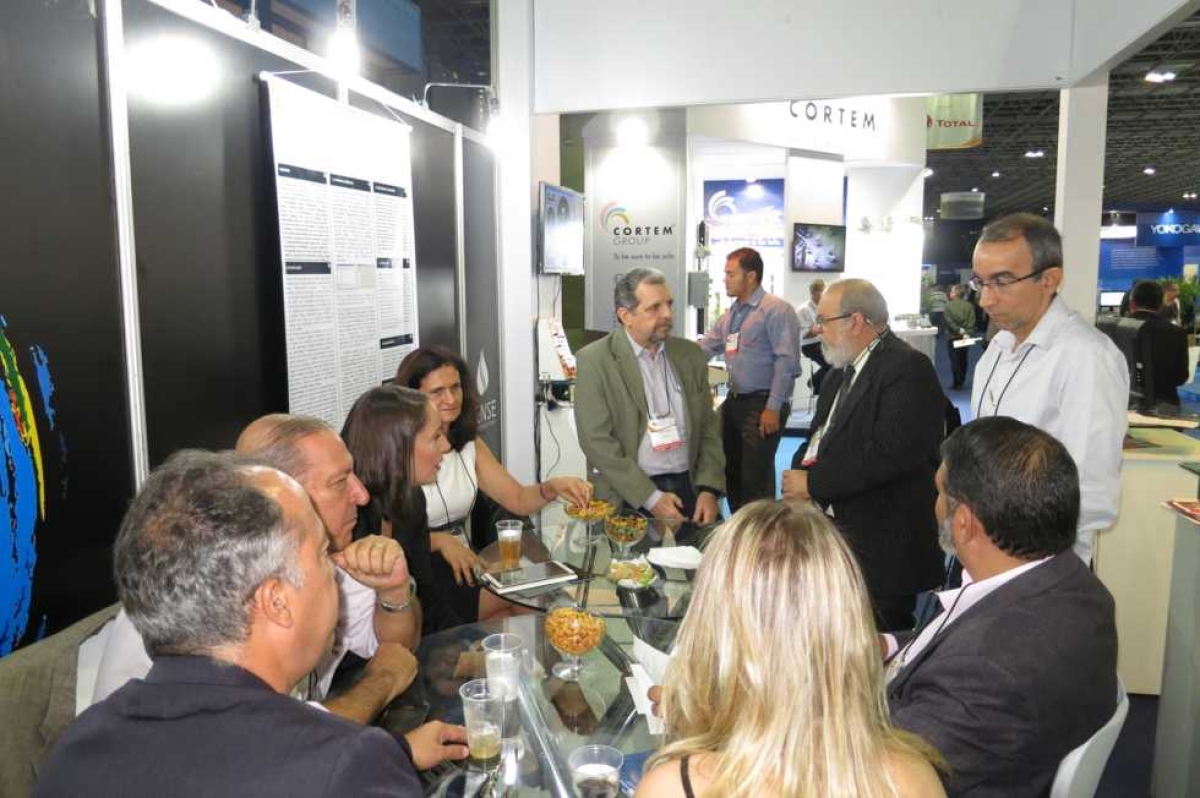 Representante da ONIP visita estande da Rede Petro Sergipe (Imagem: Assessoria Sebrae/SE)