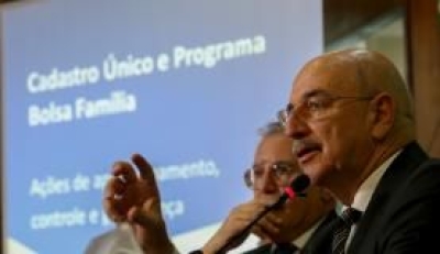 O ministro do Desenvolvimento Social e Agr�rio, Osmar Terra, fala sobre pente-fino nos benef�cios do Bolsa Fam�lia (Imagem: Wilson Dias/Ag�ncia Brasil)