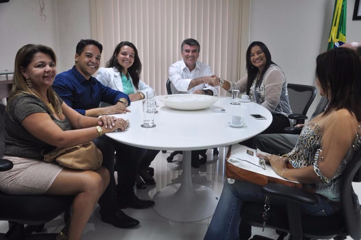 Garibalde Mendona firma compromisso para criao da Frente em defesa do Jovem Aprendiz (Imagem: Jadilson Simes/Agncia Alese)