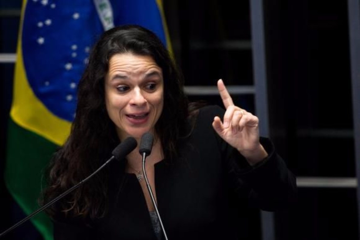 A advogada de acusao, Janana Paschoal, fala durante o quinto dia do julgamento final do processo de impeachment da presidenta afastada, Dilma Rousseff, no Senado Federal (Imagem: Marcelo Camargo/Agncia Brasil)