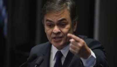 Cassio Cunha Lima, lder do PSDB no Senado, disse que os senadores mudaram de posio depois que o PT acionou a Suprema Corte questionando todo o julgamento (Imagem: Fabio Rodrigues Pozzebom/Agncia Brasil)