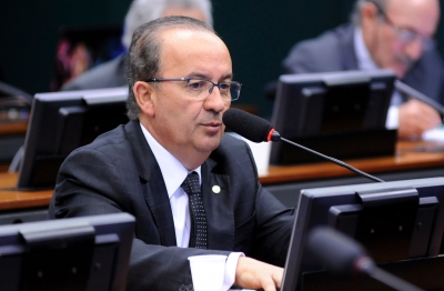 Jorginho Mello: cl�usula de vig�ncia de 90 dias aperfei�oa a proposta, uma vez que d� tempo razo�vel para a tomada de conhecimento de seu teor (Imagem: Lucio Bernardo Junior/C�mara dos Deputados)