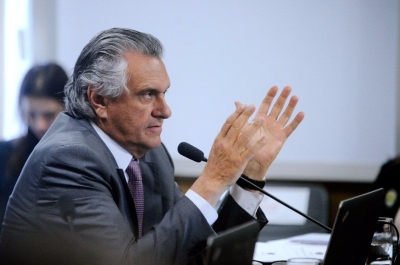 O relator, Ronaldo Caiado, tamb�m considera que recursos da contribui��o sindical n�o s�o privados e de propriedade de sindicatos ou das centrais sindicais (Imagem: Marcos Oliveira/Ag�ncia Senado)