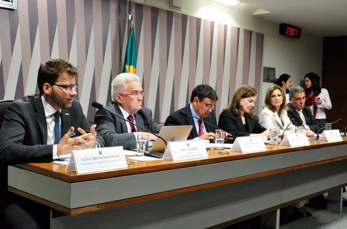 CAE realiza audi�ncia para discutir o PLC 54/2016, que estabelece um plano de aux�lio aos estados e ao DF (Imagem: Geraldo Magela/Ag�ncia Senado)