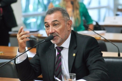 Para o senador Telm�rio Mota a defini��o de um prazo � importante, pois a finalidade do benef�cio � substituir a renda que a contribuinte receberia se permanecesse no trabalho (Imagem: Geraldo Magela/Ag�ncia Senado)