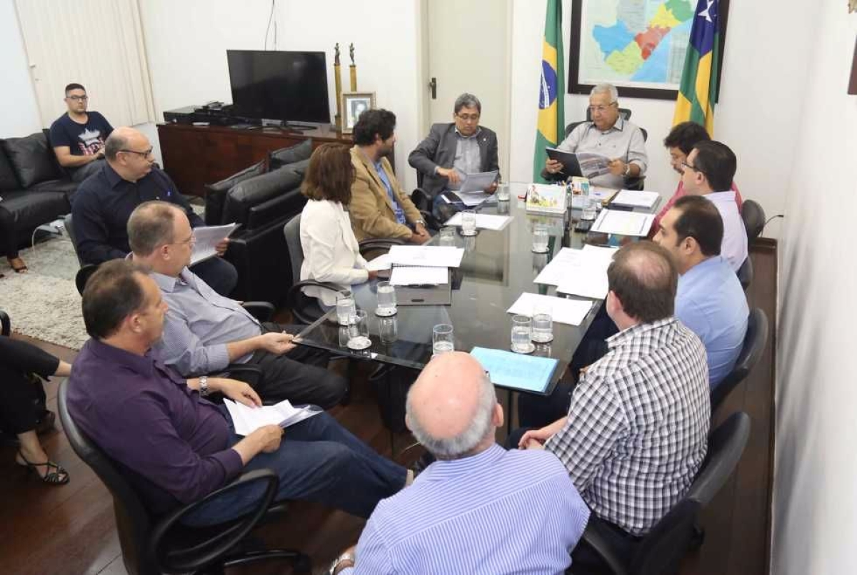 Governador reuniu secret�rios para tratar de investimentos do Proinveste (Imagem: Jorge Henrique/ASN)