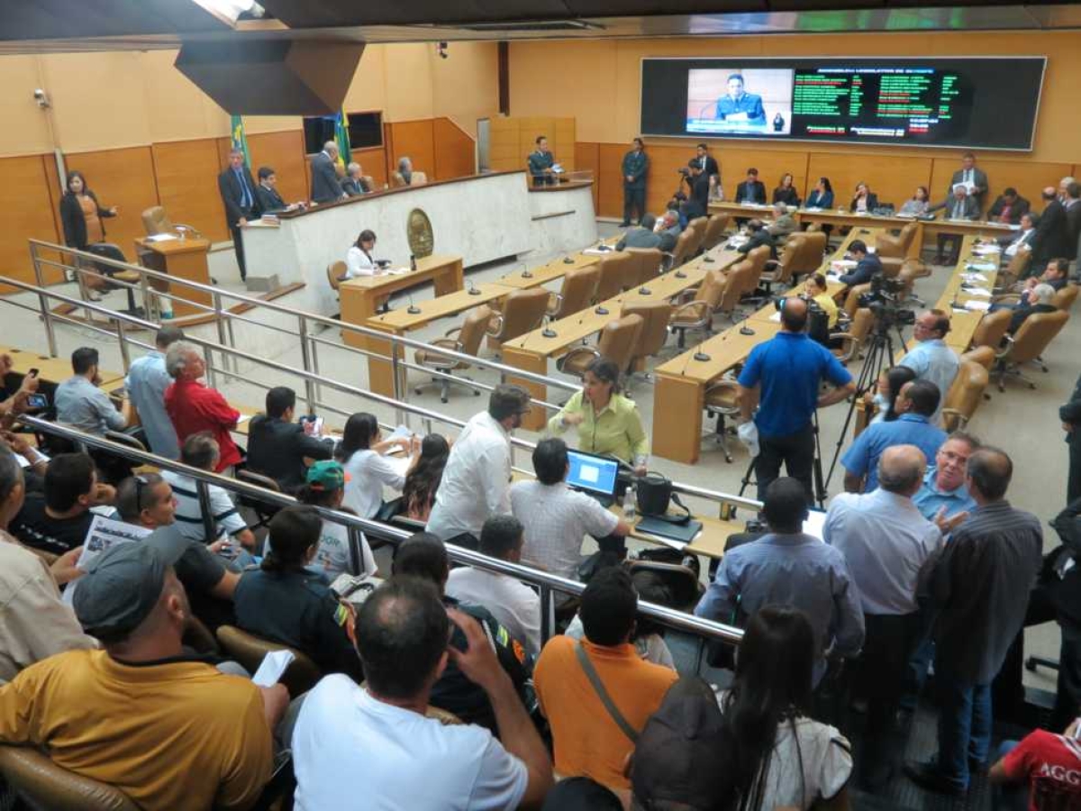 Deputados aprovam projetos que beneficiam militares e servidores civis (Imagem: Luciana Botto/Ag�ncia Alese)