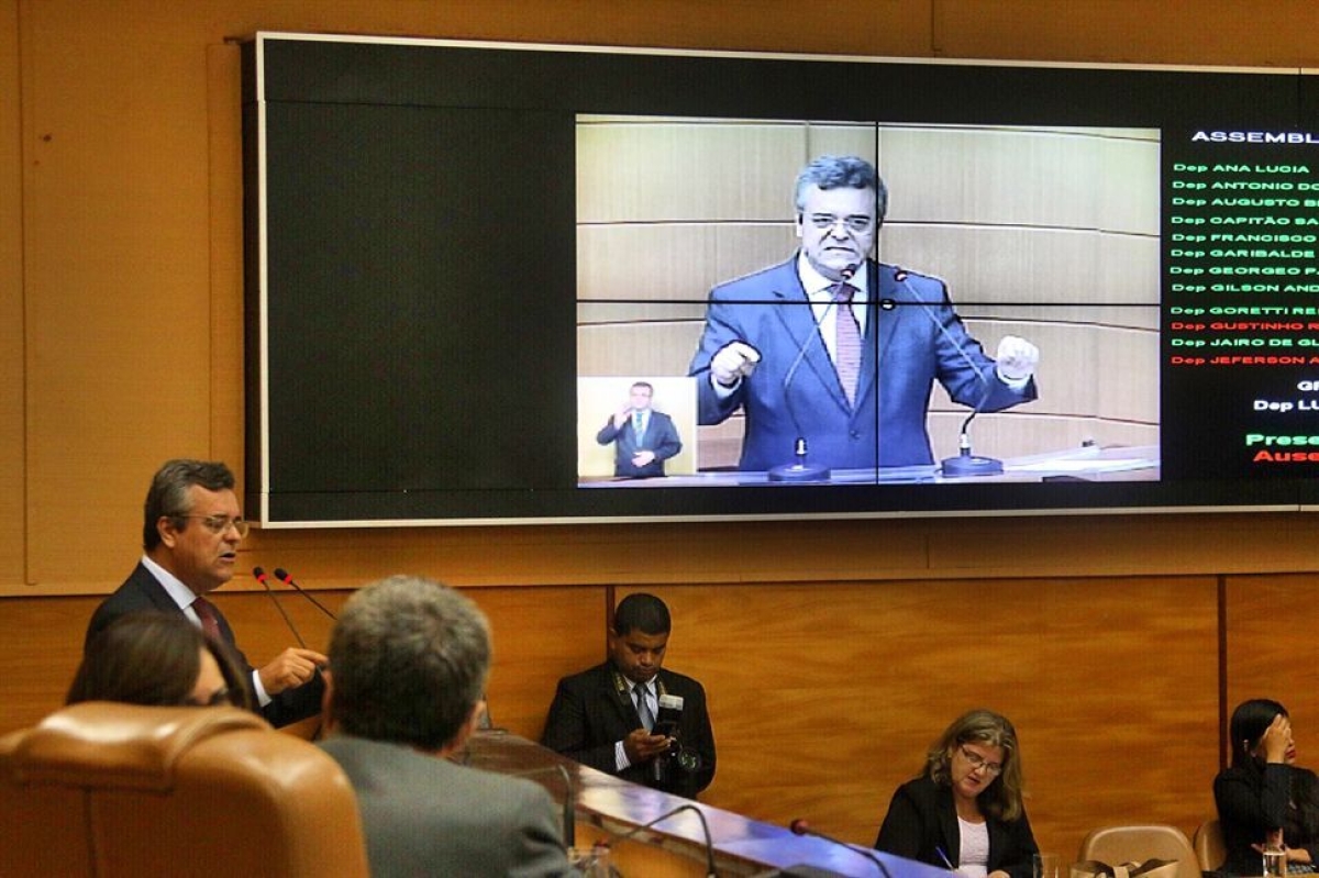FGTS MELHOR: Pimentel celebra vitria dos trabalhadores e projeta ato com sindicatos pra 4 de setembro (Foto: Assessoria de Comunicao do deputado)